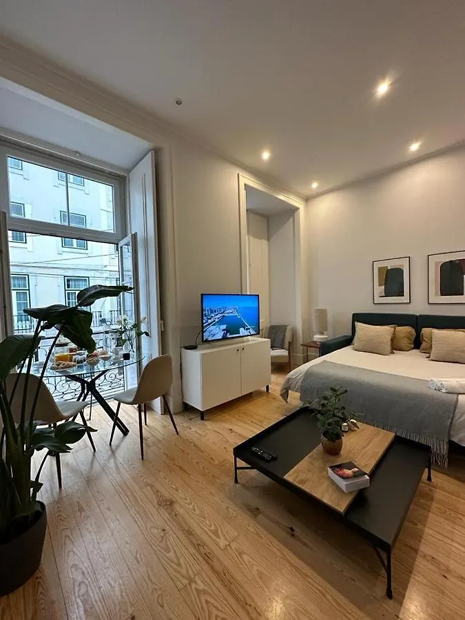 Luxuoso Quarto Com Varanda Em Lisboa 0*, Lisbon